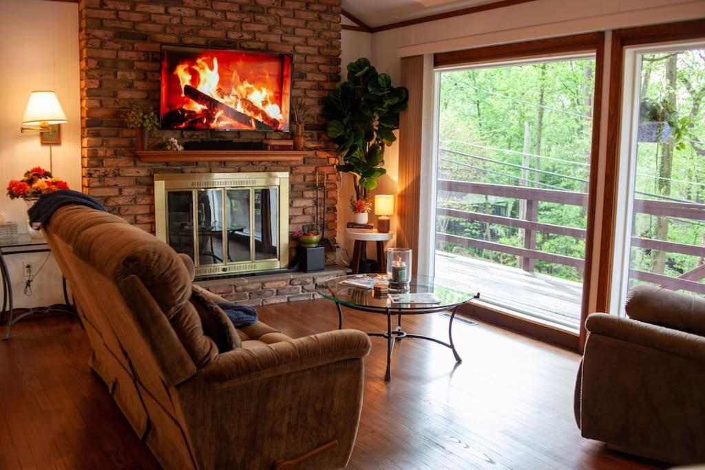 Modern Cabin With Hot Tub Grill Lake Beach Wineries Hiking Fishing And Hershey Park Family And Pet Friendly Superhosts On Ab&B Mount Gretna Exterior foto